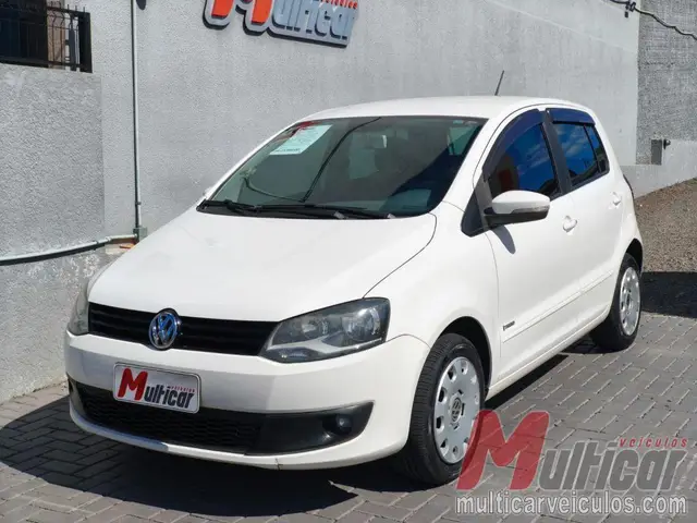 Carro Volkswagen Fox 2014 1.0 TEC (Flex) 4p