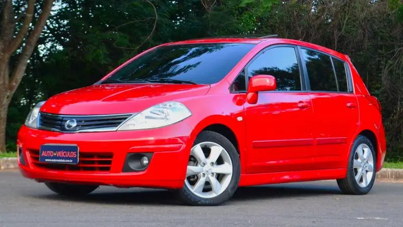 Nissan Tiida SL 1.8 (flex)