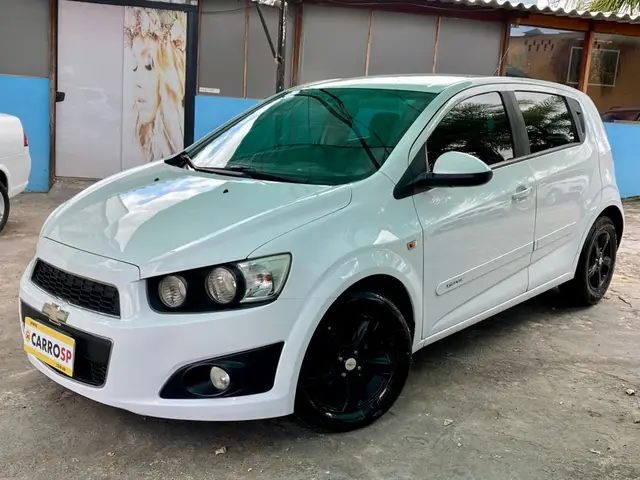 Carro Chevrolet Sonic 2014 Hatch LT 1.6