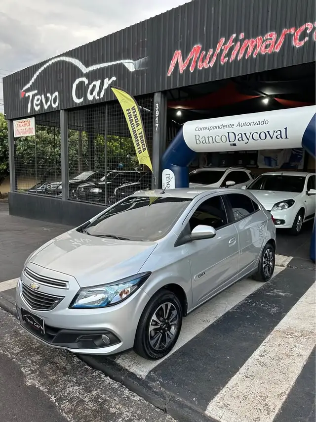 Carro Chevrolet Onix 2014 HATCH LTZ 1.4 8V FlexPower 5p Mec.