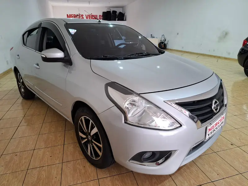 Nissan Versa 1.6 16V Unique CVT (Flex)