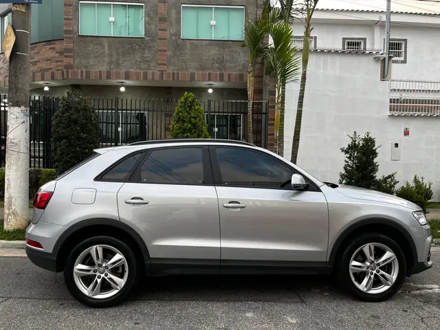 Carro Audi Q3 2017 1.4 TFSI Ambiente S Tronic