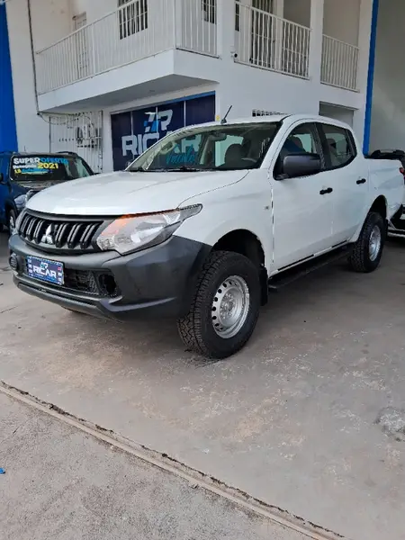 Carro Mitsubishi L200 Triton Sport 2022 GL 2.4 DID-H 4x4 (Aut)