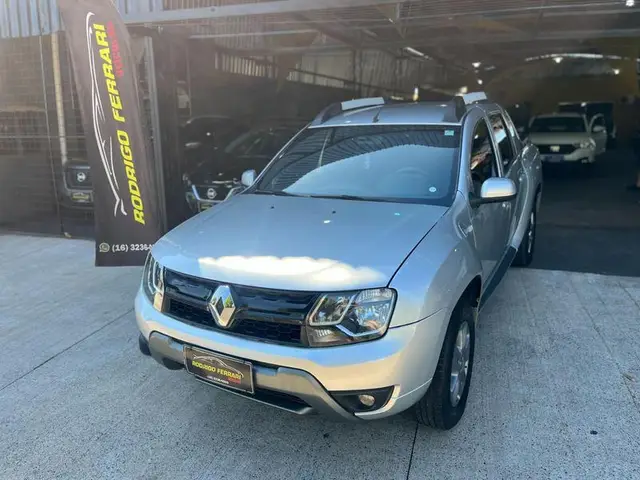 Carro Renault Duster Oroch 2017 2.0 16V Dynamique (Flex)