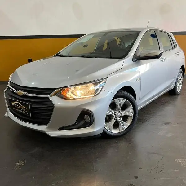 Carro Chevrolet Onix 2023 LT 1.0