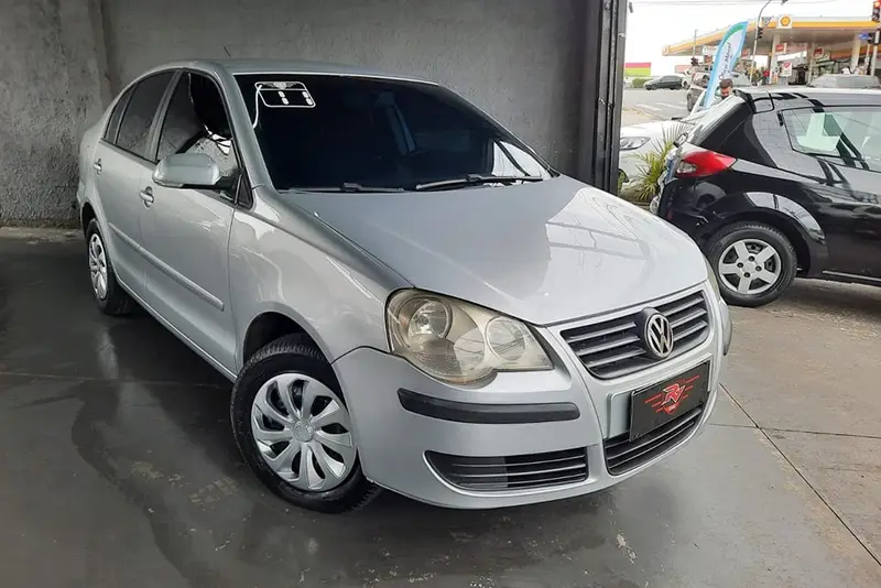 Volkswagen Polo Sedan 1.6 8V (Flex)