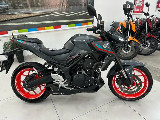 Carro Yamaha MT-03 2023 ABS