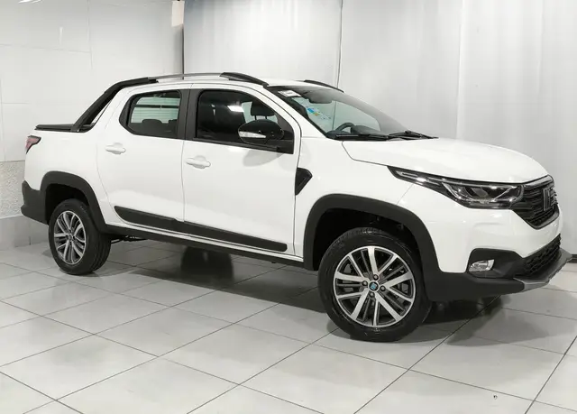 Carro Fiat Strada 2025 Volcano 1.3 Flex 8V CD Aut.