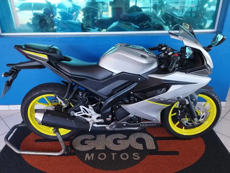 Yamaha YZF R15 ABS