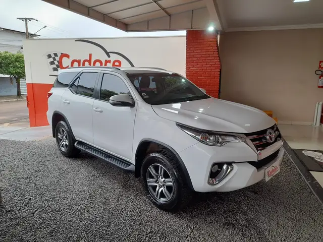 Carro Toyota SW4 2017 4.0 VVT-I SRX 7L 4x4 (Aut)
