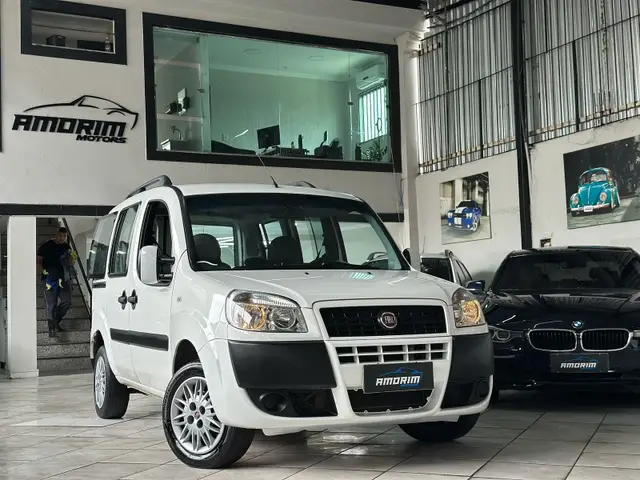 Carro Fiat Doblò 2018 Essence 1.8 5L (Flex)