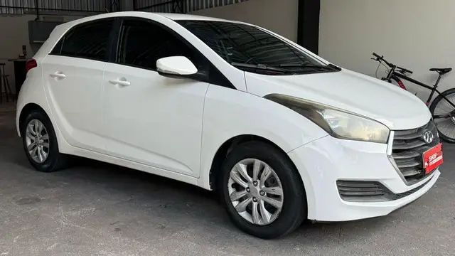 Carro Hyundai HB20S 2017 1.6 Comfort Plus (Flex)