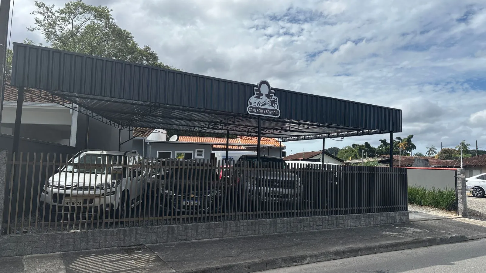 Fachada da loja Veículos à venda em Omega Comércio e Serviço - Joinville - SC | Mobiauto