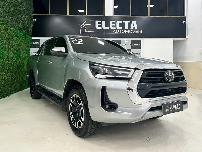 Toyota Hilux Cabine Dupla GR-S 4x4 2.8 TDI Dies. Aut.