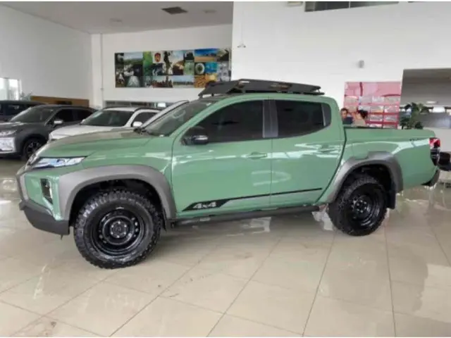 Carro Mitsubishi L200 Triton Sport 2024 Savana 2.4 DID-H 4x4 (Aut.)
