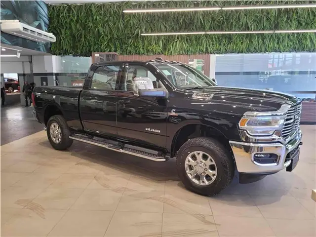 Carro RAM 3500 2023 Laramie Night Edition 6.7 4x4