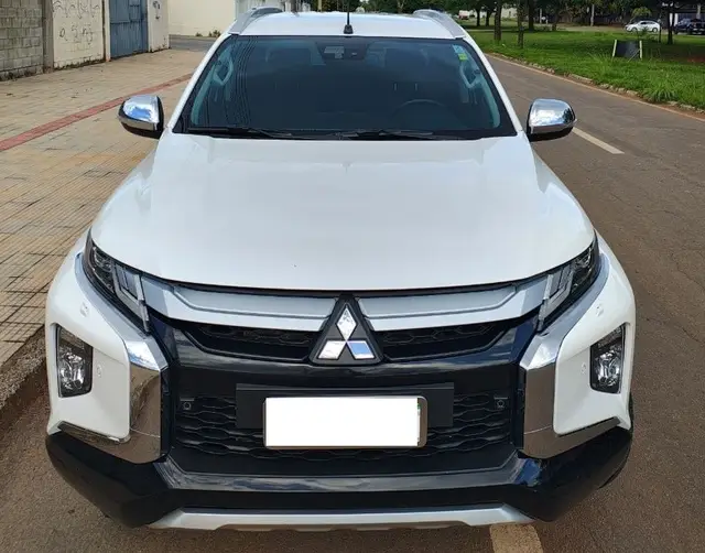 Carro Mitsubishi L200 Triton Sport 2024 HPE-S 2.4