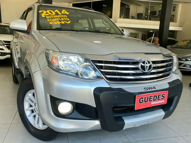 Carro Toyota Hilux SW4 2014 2.7 4x2 SR (Flex)
