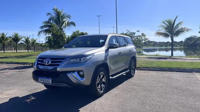 Carro Toyota SW4 2017 4.0 VVT-I SRX 7L 4x4 (Aut)