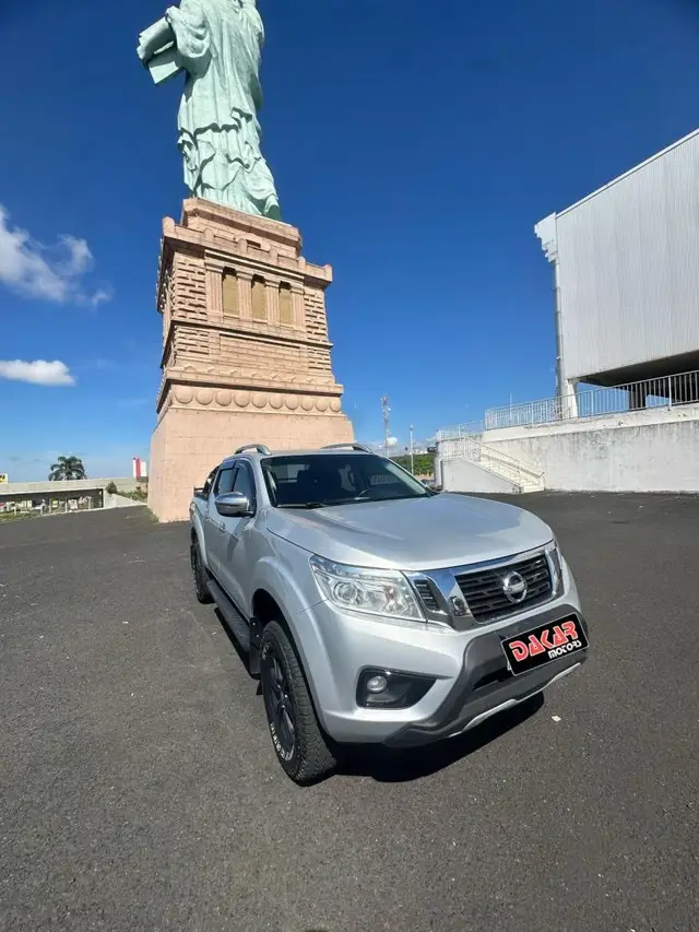 Carro Nissan Frontier 2017 2.3 TD CD LE 4x4 (Aut)