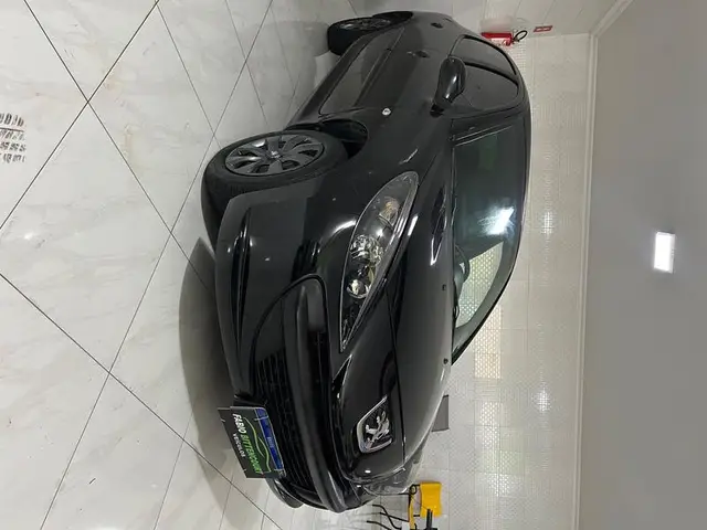 Carro Peugeot 207 2011 Hatch XR 1.4 8V (flex) 4p