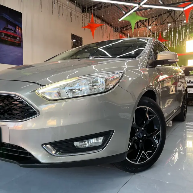 Carro Ford Focus Hatch 2017 SE Plus 2.0 PowerShift