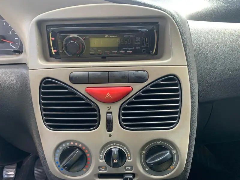 Fiat Palio Fire 1.0 8V (Flex) 4p