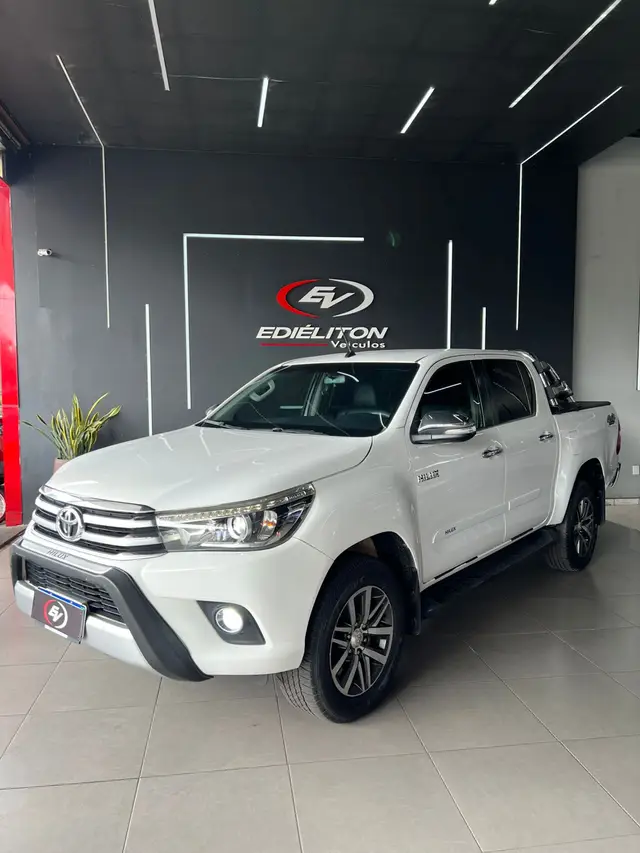 Carro Toyota Hilux Cabine Dupla 2016 Hilux 2.8 TDI SRX CD 4x4 (Aut)