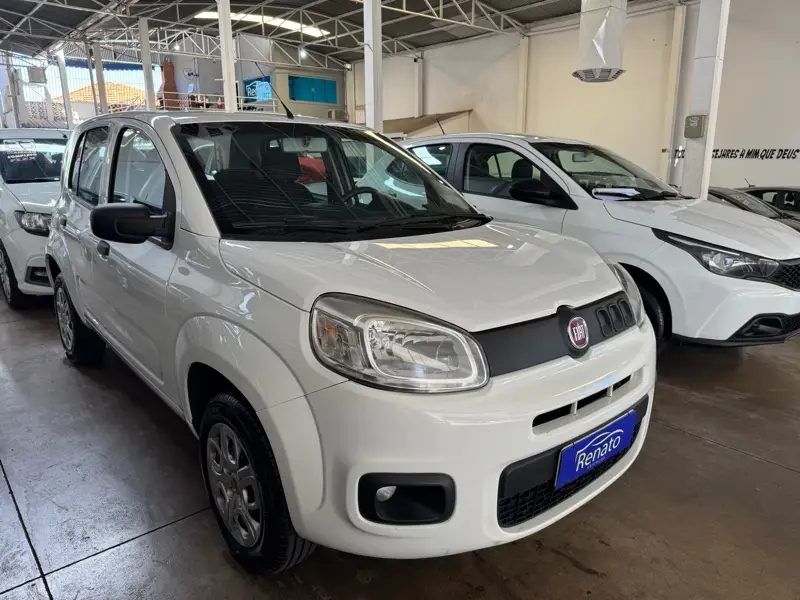 Fiat Uno Attractive 1.0 (Flex) 4p