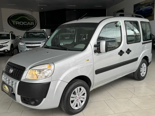 Carro Fiat Doblò 2013 Attractive 1.4 8V (Flex)