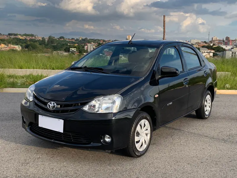 Toyota Etios Sedan X 1.5 (Flex)