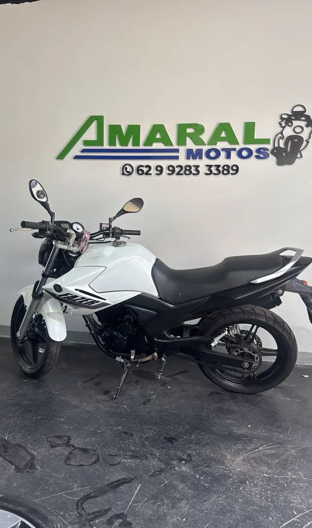 Moto Yamaha YS 250 Fazer 2015 Black Edition