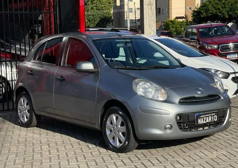 Nissan March 1.6 16V SV (Flex)