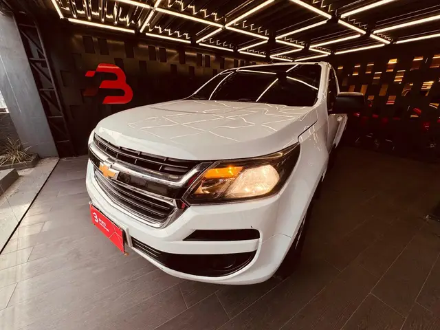 Carro Chevrolet S10 Cabine Simples 2017 S10 2.8 CTDi Cabine Simples LS 4WD