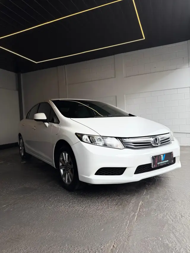 Carro Honda Civic 2014 New  LXS 1.8 16V i-VTEC (Flex)