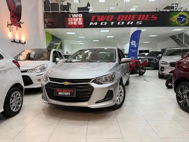Carro Chevrolet Onix Plus 2023 LT 1.0