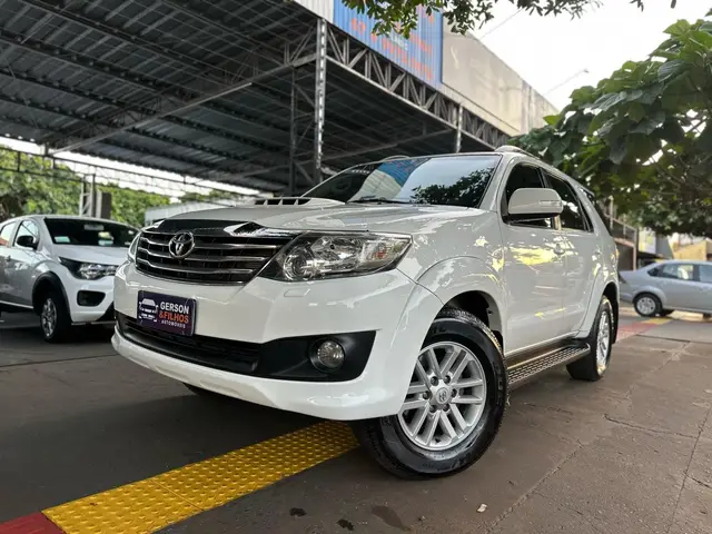 Carro Toyota Hilux SW4 2013 SR 2.7 4X2 (Aut)