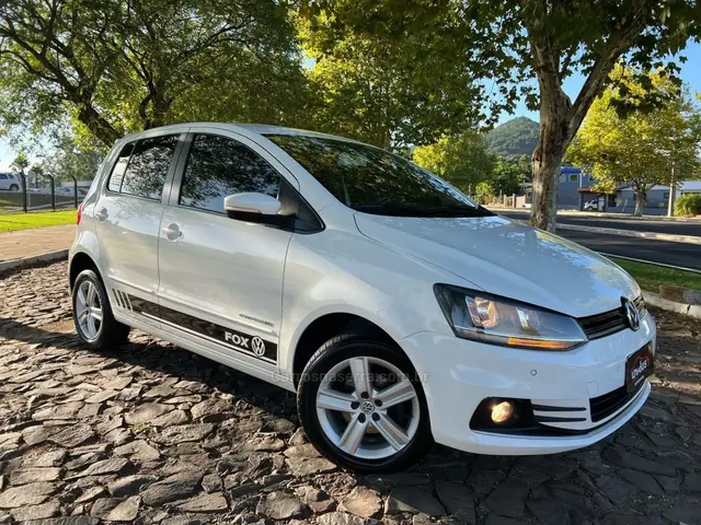 Carro Volkswagen Fox 2015 Comfortline 1.6 MSI (Flex)
