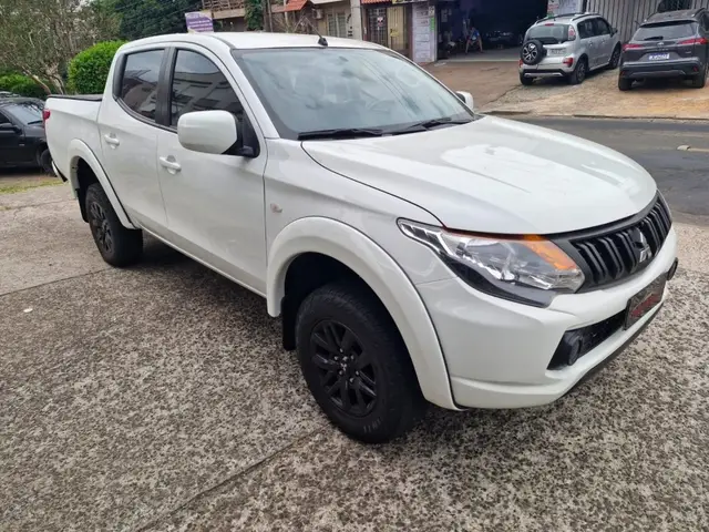 Carro Mitsubishi L200 Triton Sport 2022 GL 2.4 DID-H 4x4 (Aut)