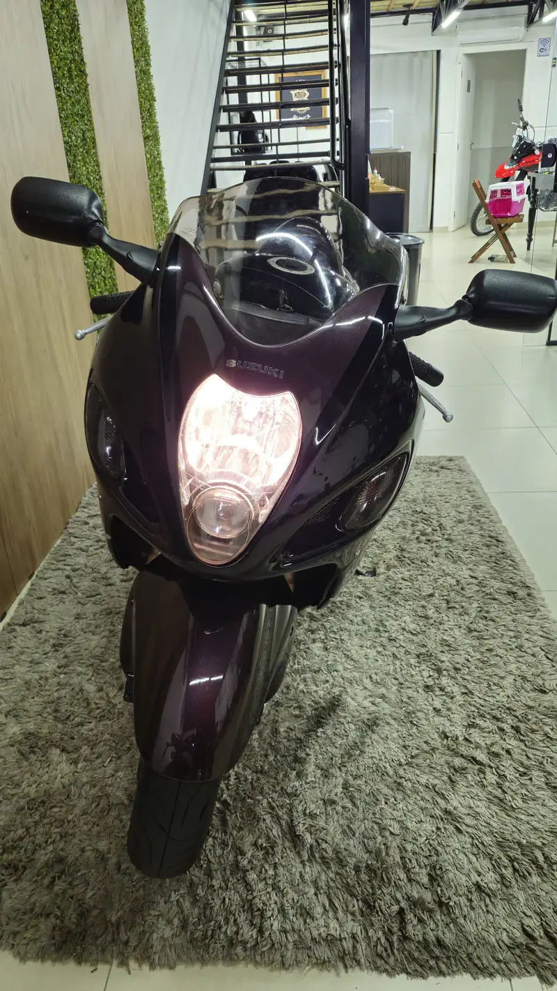 Suzuki Hayabusa Gsx R 1300 ()