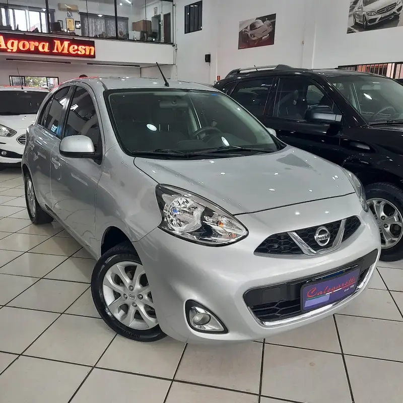 Nissan March 1.6 16V SV (Flex)