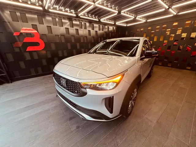 Carro Fiat Fastback 2025 Audace T200 Hybrid