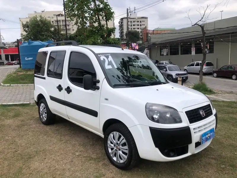 Fiat Doblò Essence 1.8 16V (Flex)
