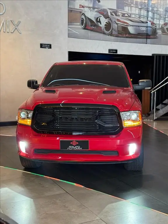 Carro RAM Classic 2022 Laramie 5.7