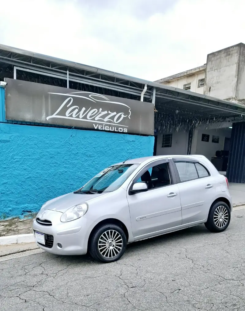 Nissan March 1.0 16V S (Flex)
