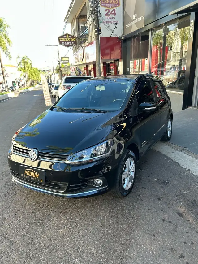 Carro Volkswagen Fox 2015 Highline 1.6 16v MSI (Flex)