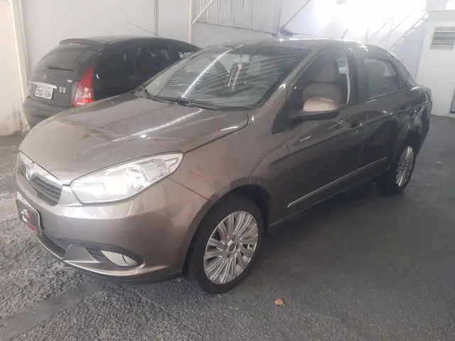 Carro Fiat Grand Siena 2015 ESSENCE ITALIA 1.6 Flex 16V