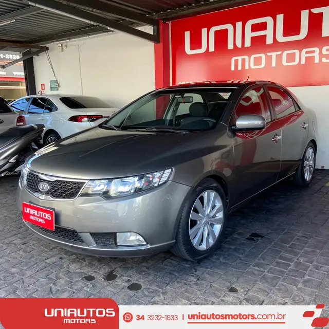 Carro Kia Cerato 2013 1.6 16V  Flex (Automatico)