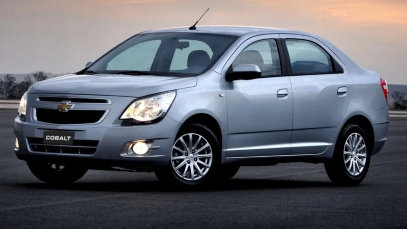 Chevrolet Cobalt usado é sedan espaçoso e robusto mais barato que Fiat Mobi 0km