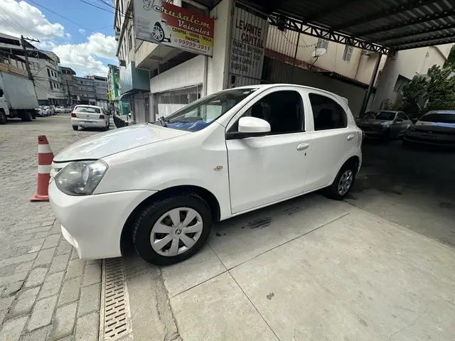 Carro Toyota Etios 2017 X 1.3 (Flex)